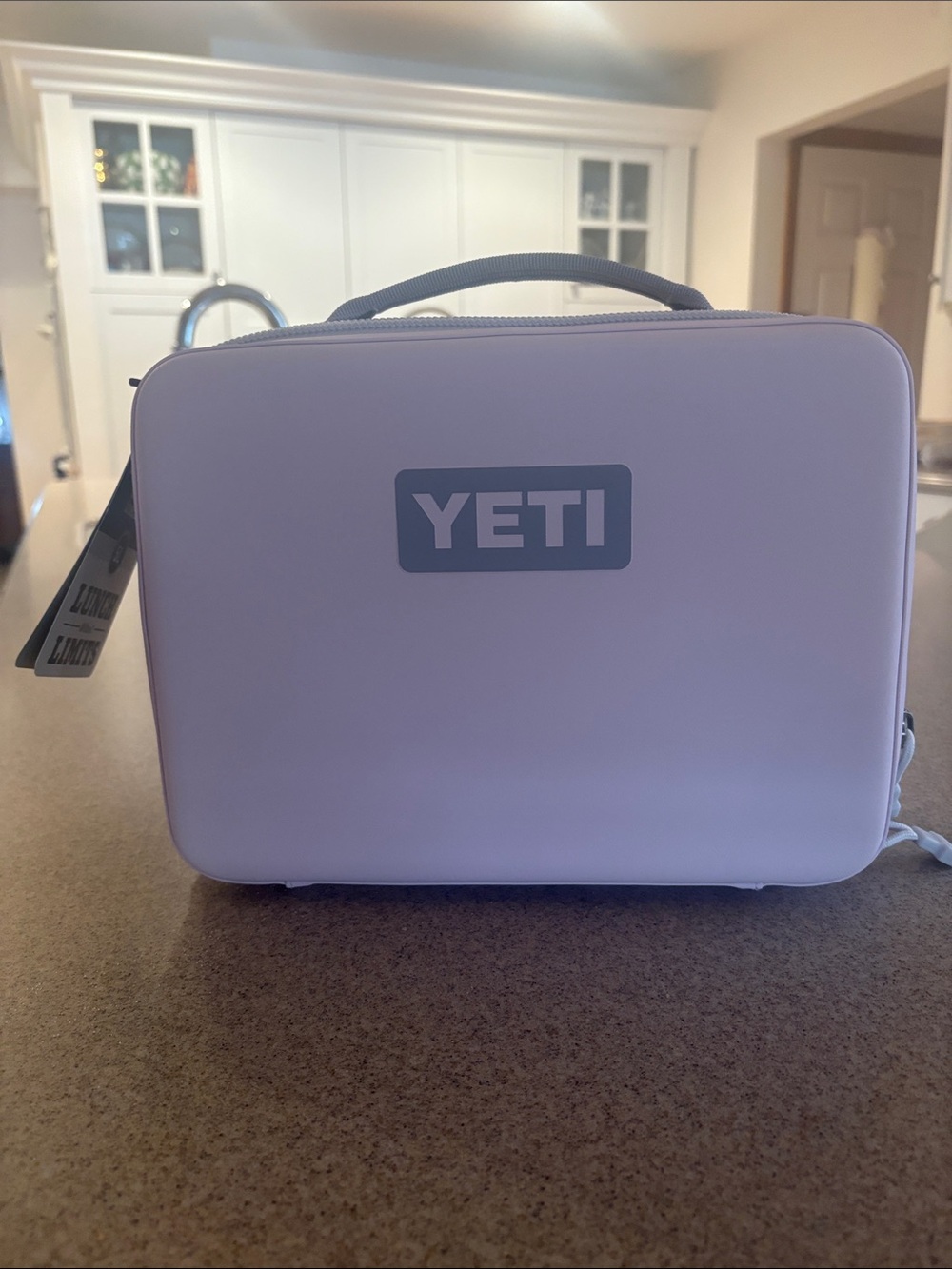 Brand new!!! Yeti 5 L lunch box in the color Cherry Blossom